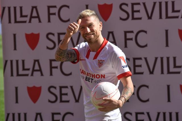 Finds-him-as-a-rival-in-La-Liga-Papu-Gomez.jpg